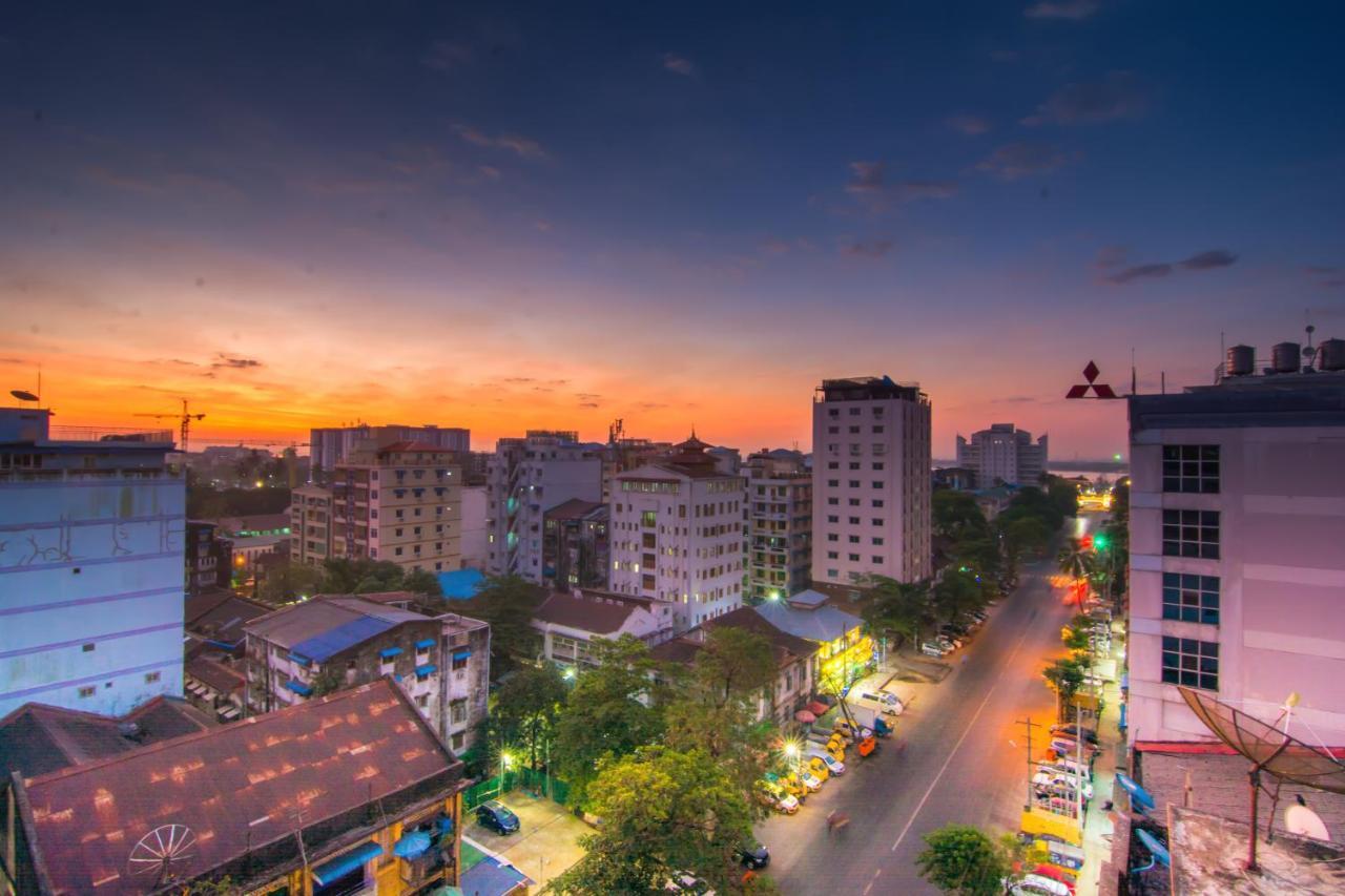 โรงแรมโบตาตอง ย่างกุ้ง ภายนอก รูปภาพ